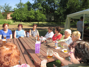 Posezení na vodáckém tábořišti - červen 2016