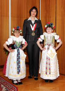 Starostka paní Stavarčíková, Nela Klímová a Eliška Karmazínová